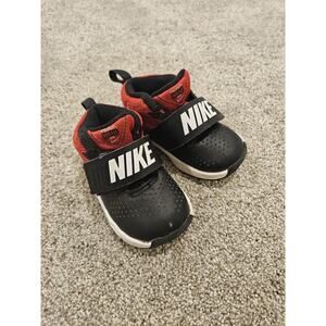 Nike Team Hustle D8 Toddler kids Tennis Shoes Red Black Sz 6c